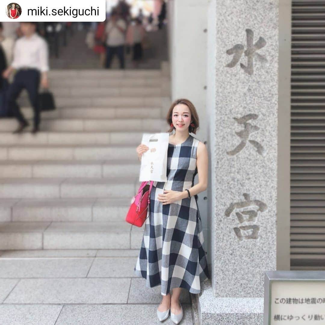 【公式】たまひよ編集部さんのインスタグラム写真 - (【公式】たまひよ編集部Instagram)「#公式たまひよグラマー 「たまひよgrammer」の投稿をご紹介！ . 戌の日に水天宮に安産祈願に行ったという @miki.sekiguchi さん。 . —————— 祈祷のあいだ、始めて胎動を感じたような❓気のせいか❓ 改めてママになる実感が湧いてきたそんな日…♡ —————— . チェックのワンピースは 、真ん中にチャックがあって授乳服にもなるのだそう♪ 素敵ですね。 . #公式たまひよグラマー 「たまひよgrammer」のコミュニティサイトができました！ プロフィール欄からチェックしてみてくださいね。 . . #戌の日 #安産祈願 #水天宮 #たまひよ #たまごクラブ #ひよこクラブ #徳米好育 #妊娠 #妊婦 #出産 #宝宝 #新生児 #新米ママ #新米パパ #赤ちゃん #離乳食カレンダー #カレンダー式離乳食 #baby #mama #babyboy #babygirl . . たまひよ公式インスタグラマー「たまひよgrammer」募集中！ 詳しくは、プロフィール画面(@tamahiyoinsta)▶︎ハイライト 「📸たまひよgrammer」をチェックしてください！」9月10日 16時01分 - tamahiyoinsta