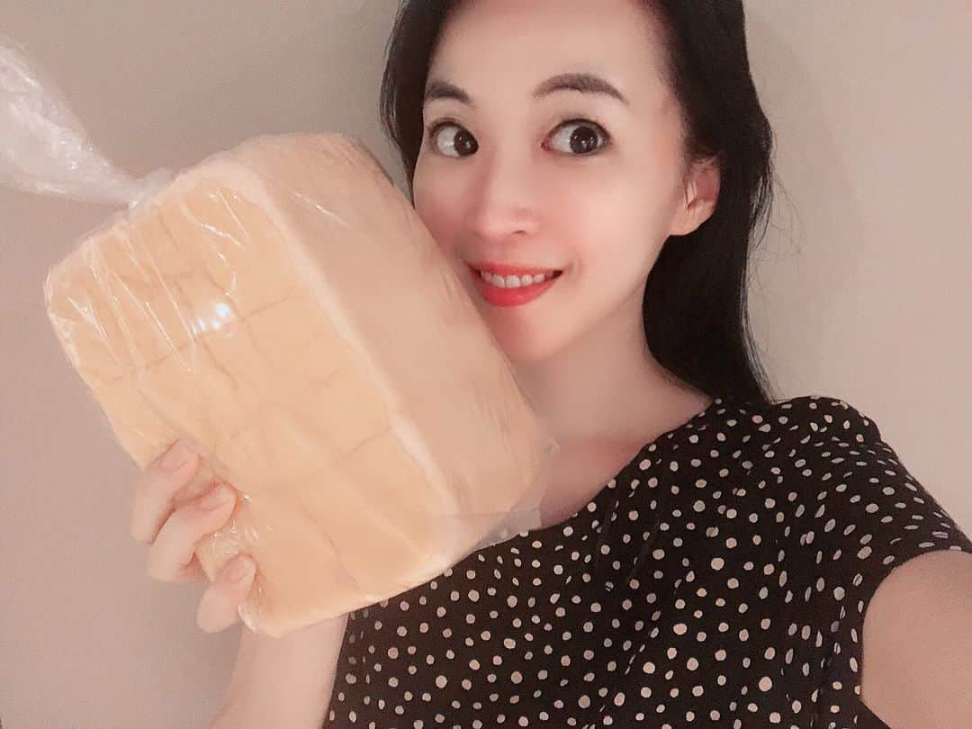 カン・ハンナさんのインスタグラム写真 - (カン・ハンナInstagram)「.﻿ ﻿ ﻿ 美味しい生食パンを頂きました😋🍞 ﻿ ﻿ ﻿ クリーミーでふんわり甘い感じが良い〜♪ ﻿ ﻿ ﻿ 戸越銀座にある「LA・PAN(ラ・パン)」の生食パンは、しっとり感が好きな方にオススメです💕 ﻿ ﻿ ﻿ ﻿ ﻿ ﻿ #ラパン #生食パン #戸越銀座 ﻿#LAPAN #パンハンナ #しっとり #ふわふわ﻿ #パン好き #パン好きな人と繋がりたい」9月10日 16時03分 - kang_hanna_jp