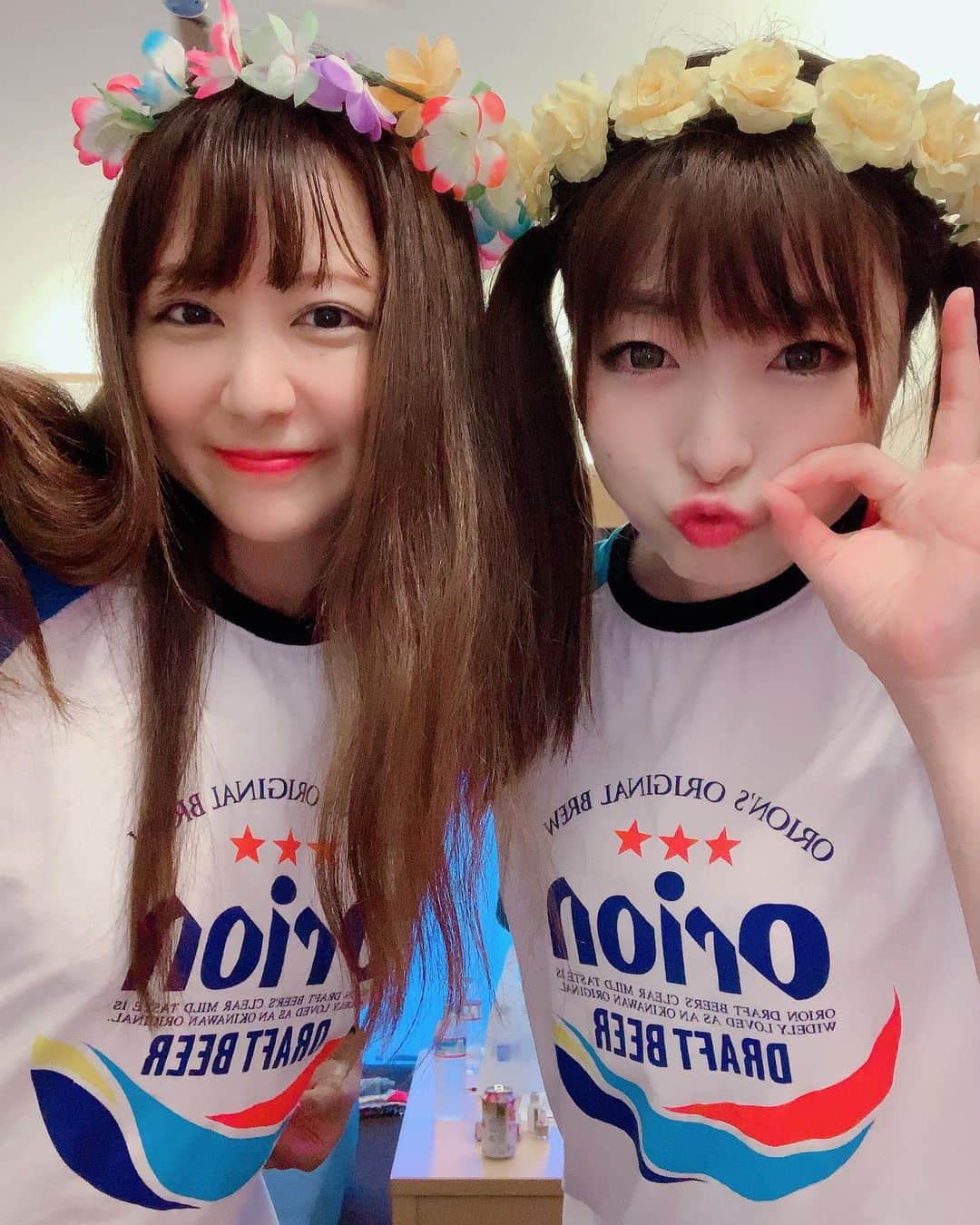 由井香織のインスタグラム：「沖縄旅行はフェリーを乗り継いで伊江島へ💓 台風来ちゃいました。 アクティビティ出来ずごめんなさい😂 （旅行行くとひたすらに雨降る） 伊江島でひたすら麻雀、ビリヤード、ダーツ、カラオケをやるという。笑  #沖縄 #伊江島 #旅行 #okinawa  #海」
