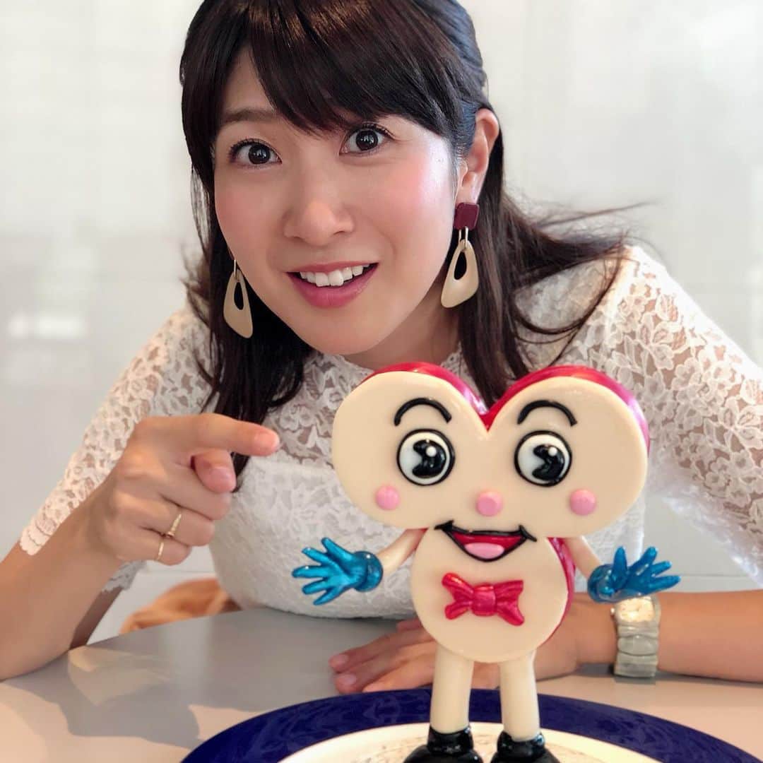 林藍菜さんのインスタグラム写真 - (林藍菜Instagram)「ビーちゃんの飴細工！ 繊細に作られていていまにも動き出しそーう！ 数々の賞を受賞するシェフパティシエの山田晃司さんが作ってくださいました。 発想力と技術は素人の私が見ても素晴らしかったです！ 山田さんの解説付きで頂いたケーキはとっても美味しかった♡  この模様は、9月14日(土)のフルサタで！ @furusata_bbt  #ホテルニューオータニ高岡 #カフェ＆ダイニング #coo #クー #山田晃司 さん #シェフパティシエ #富山テレビ #BBT #フルサタ #林藍菜」9月10日 16時37分 - hayashi_aina