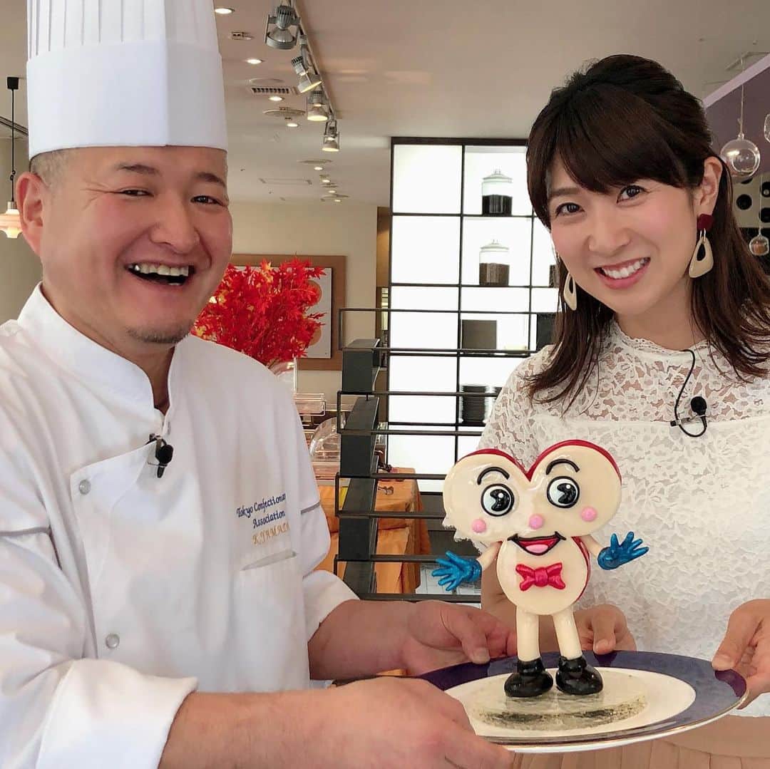 林藍菜さんのインスタグラム写真 - (林藍菜Instagram)「ビーちゃんの飴細工！ 繊細に作られていていまにも動き出しそーう！ 数々の賞を受賞するシェフパティシエの山田晃司さんが作ってくださいました。 発想力と技術は素人の私が見ても素晴らしかったです！ 山田さんの解説付きで頂いたケーキはとっても美味しかった♡  この模様は、9月14日(土)のフルサタで！ @furusata_bbt  #ホテルニューオータニ高岡 #カフェ＆ダイニング #coo #クー #山田晃司 さん #シェフパティシエ #富山テレビ #BBT #フルサタ #林藍菜」9月10日 16時37分 - hayashi_aina