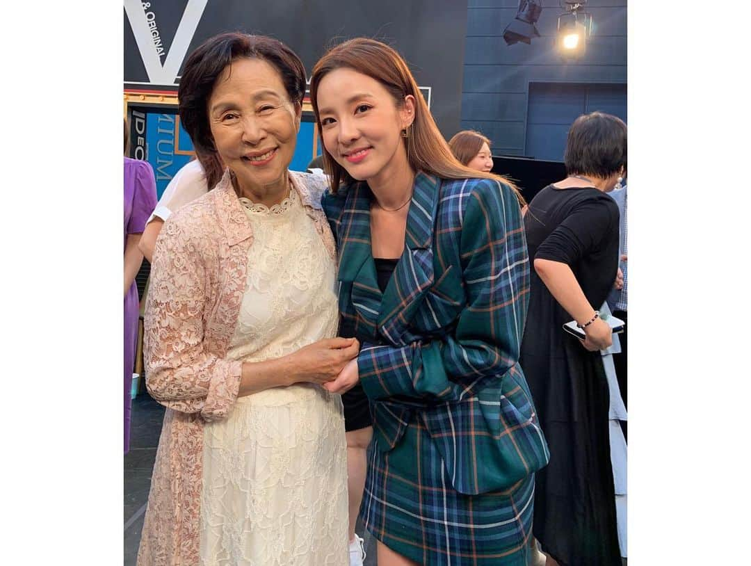 ダラ さんのインスタグラム写真 - (ダラ Instagram)「너무 존경하고 뵙고 싶던 선생님들을 만나서 다들 행복하고 영광스러웠던날 😆🙏🏻 사랑합니다 선생님들~💕 #비디오스타 #이순재 #신구 #손숙 #강성진」9月10日 16時48分 - daraxxi