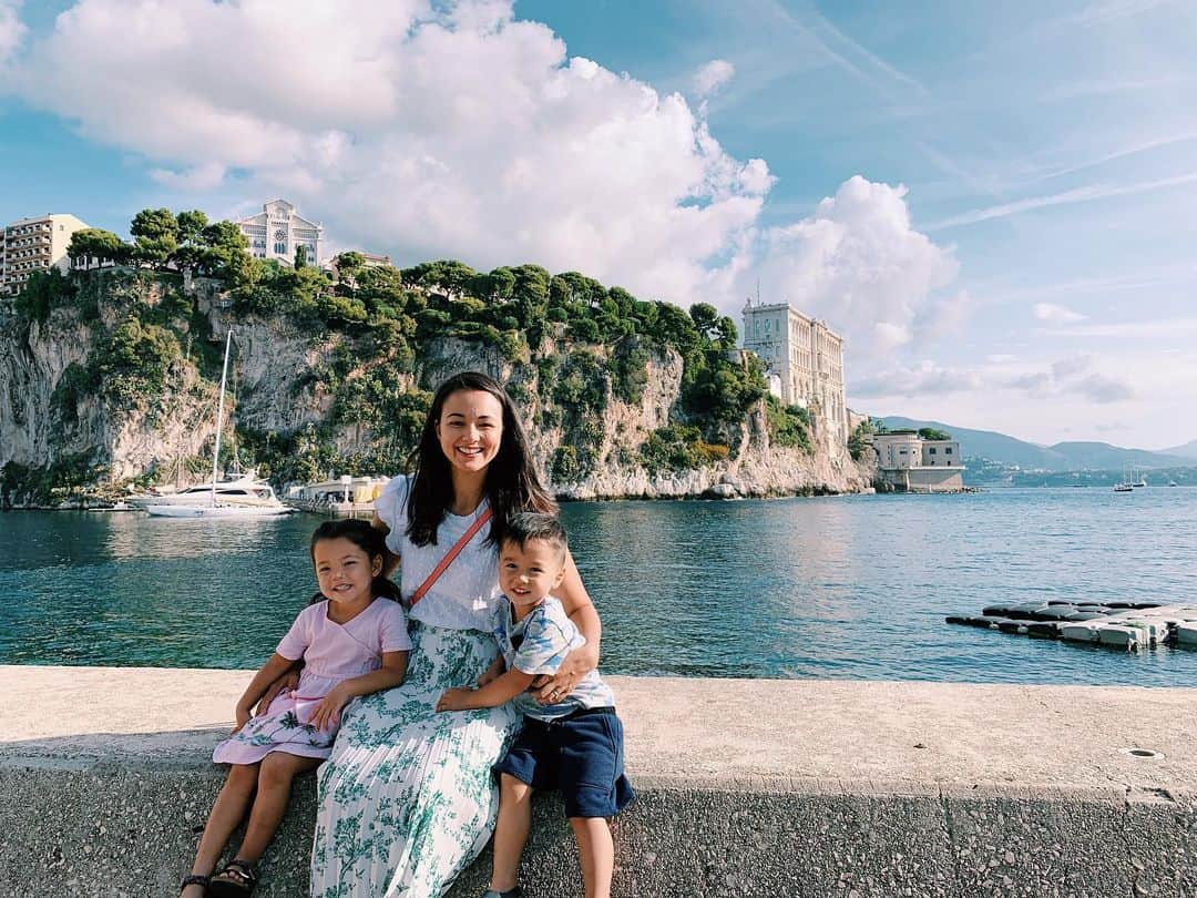 エリナ シルカのインスタグラム：「Morning walks in Monaco ☺️ 朝のモナコ。静かで綺麗でなんか落ち着く。 そしてスーパーヨットはみるだけでも楽しい🛥」