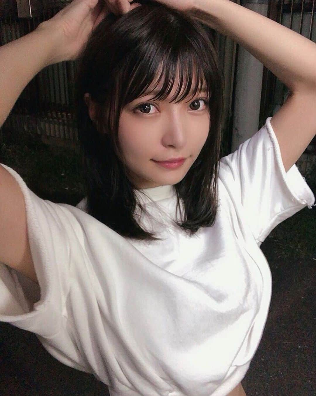 【値下げ】似鳥沙也加　チェキ2枚・インスタグラビアTシャツセット 2025年最新】似鳥沙也加 tシャツの人気アイテム - メルカリ