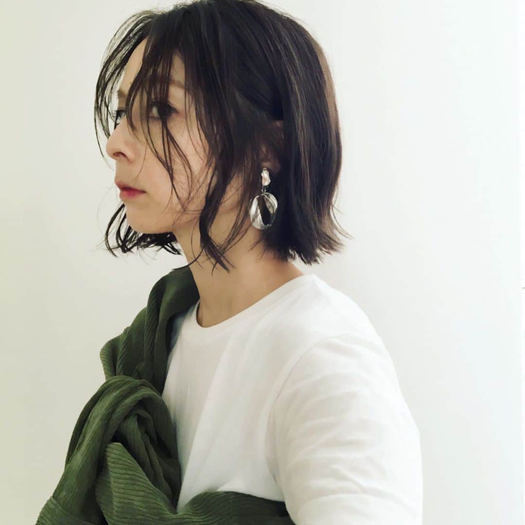 ナカイシミキさんのインスタグラム写真 - (ナカイシミキInstagram)「センターしたり 薄めの前髪出したり #2wayバング ・ ・ タイトもどちらもいい感じ🤝 ・ ・ @kyaaao__  @athle___kaori ・ ・ #2way前髪 #シースルーバング #シースルー前髪 #ヘアカット #ボブヘア #ママヘア #ママヘアスタイル #haircut #haircolor #心斎橋 #大阪 #ヘアアレンジ #ボブヘアアレンジ」9月10日 17時55分 - mikivicious