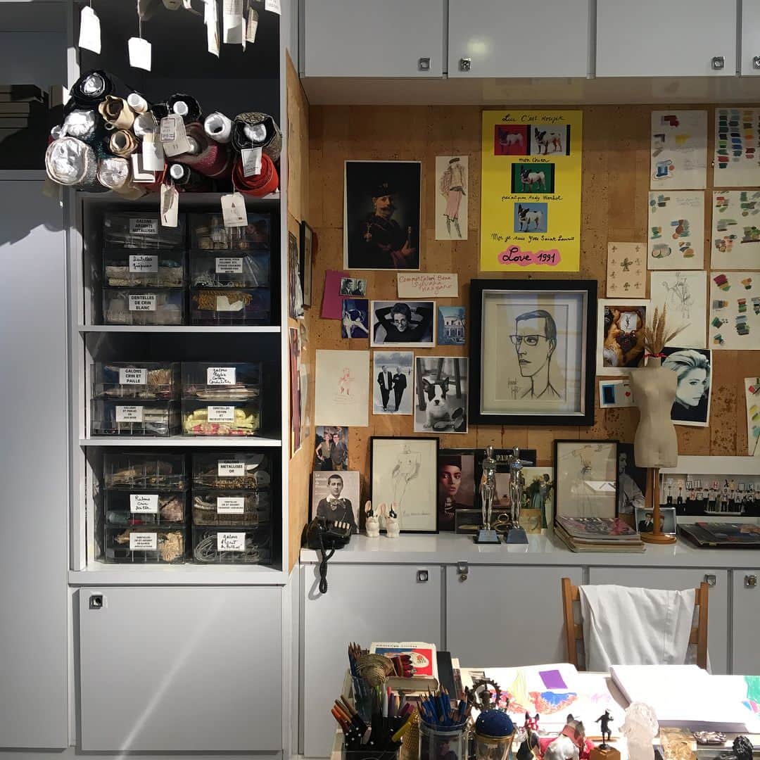 MERYさんのインスタグラム写真 - (MERYInstagram)「. フランス旅行に行った時に、『Musée Yves Saint Laurent Paris（イヴ・サンローラン・パリ美術館）』を訪れてみませんか？こちらの美術館には、Yves Saint Laurent（イヴ・サン＝ローラン）自らが保存すべきと選んだ作品が展示されています。 . ＜info＞ Musée Yves Saint Laurent（イヴ・サンローラン美術館） 5 avenue Marceau 75116 Paris . MERYでは他にも「かわいい」に近づくさまざまな情報を発信しています。 @mery.beauty コスメ・美容に特化した情報をお届け♡ @mery_spot 話題のカフェやお出かけスポットをご紹介！ こちらもぜひチェックしてみてください！ . . photo by @sari___98 . #MERY #regram #instagram #photogenic #instagenic #instagood #instalike #YvesSaintLaurent #yvessaintlaurentmuseum #YSL #paris #france #패션피플 #미술관 #旅行 #海外旅行 #ミュージアム #イヴサンローランミュージアム #サンローラン #イヴサンローラン #美術館巡り #美術館 #イヴサンローラン美術館 #サンローラン美術館 #パリ旅行 #フランス旅行 #パリ #フランス #MERY女子 #メリー」9月10日 18時00分 - mery.jp