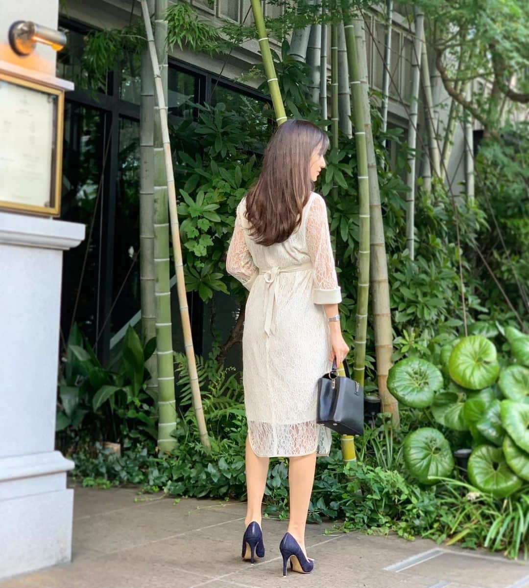 雨宮みずきさんのインスタグラム写真 - (雨宮みずきInstagram)「． 先日のコーデです😘 お気に入りのきれいめワンピースは @lagunamoon_com のものです👗💖 足も長く見えてウエストも細くみせて くれるし二の腕もかくれるという💗 本当にオススメのワンピ🥺💘 ウエストは後ろで結ぶタイプになってます🎀 ． 銀行のクレジットカード無くすと 本当に不便、、、(ﾉД`) 再発行手続きしても 届くのに2〜3週間かかるみたい(´･_･`) ． all-in-one▷ @lagunamoon_com pumps▷ @dianashoespress bag▷ @louisvuitton ． #fashionista #lagunamoon #ラグナムーン #パーティーコーデ #お出かけコーデ #上品コーデ #きれいめコーデ #きれいめファッション #きれいめワンピース #表参道ランチ #表参道カフェ #表参道グルメ #グルメ女子」9月10日 23時39分 - ammymzk0926
