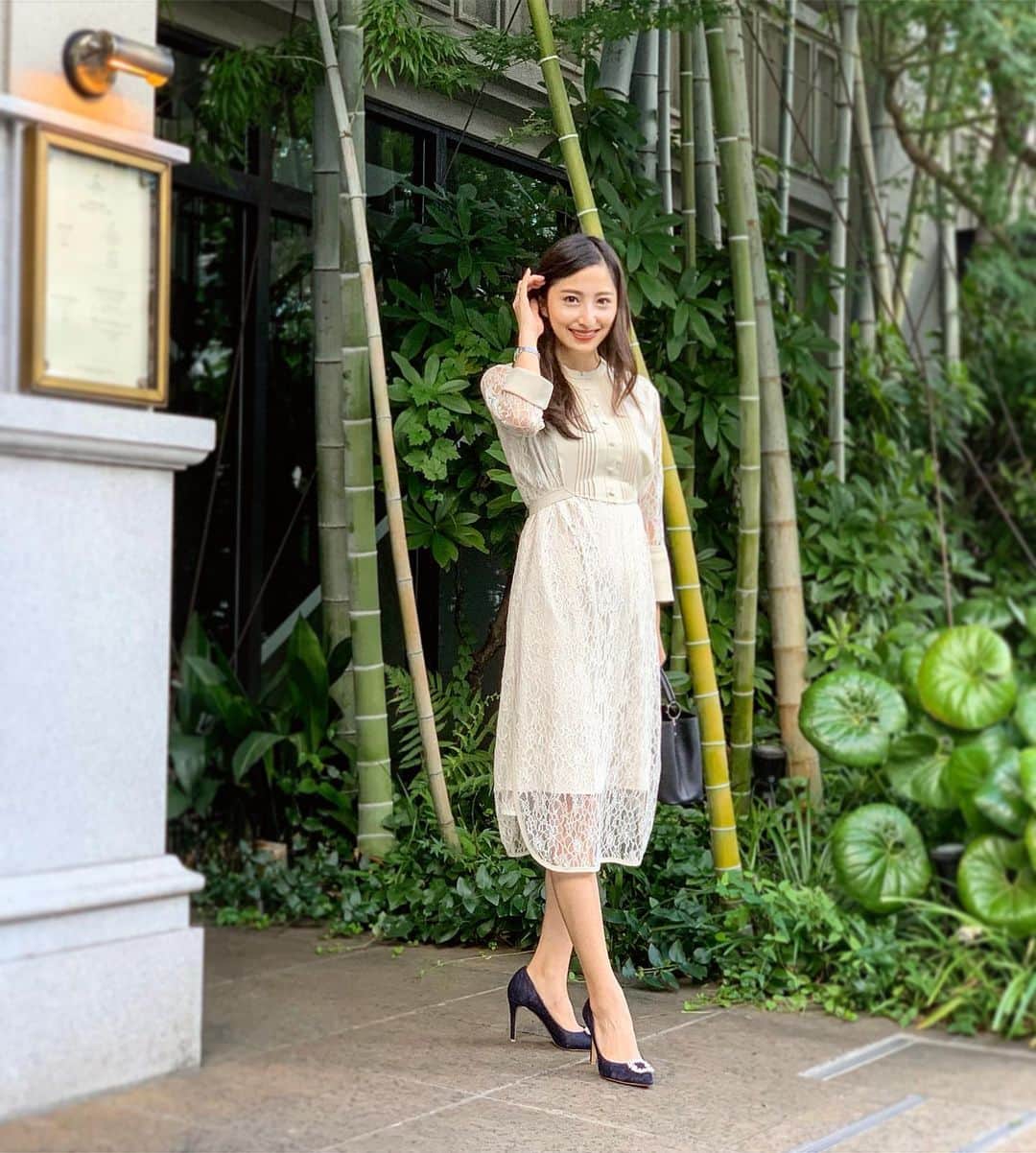 のインスタグラム：「． 先日のコーデです😘 お気に入りのきれいめワンピースは @lagunamoon_com のものです👗💖 足も長く見えてウエストも細くみせて くれるし二の腕もかくれるという💗 本当にオススメのワンピ🥺💘 ウエストは後ろで結ぶタイプになってます🎀 ． 銀行のクレジットカード無くすと 本当に不便、、、(ﾉД`) 再発行手続きしても 届くのに2〜3週間かかるみたい(´･_･`) ． all-in-one▷ @lagunamoon_com pumps▷ @dianashoespress bag▷ @louisvuitton ． #fashionista #lagunamoon #ラグナムーン #パーティーコーデ #お出かけコーデ #上品コーデ #きれいめコーデ #きれいめファッション #きれいめワンピース #表参道ランチ #表参道カフェ #表参道グルメ #グルメ女子」