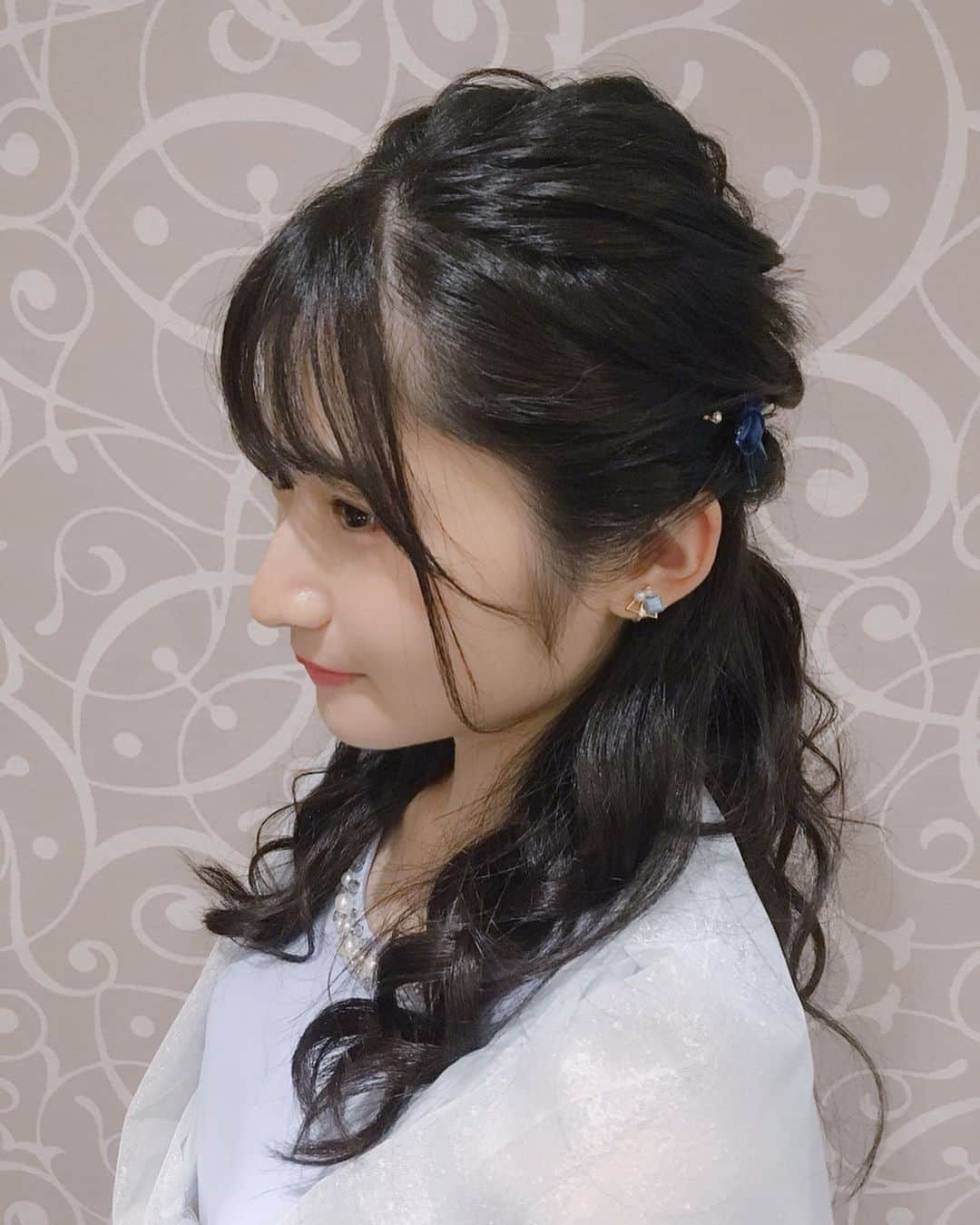 貝賀琴莉さんのインスタグラム写真 - (貝賀琴莉Instagram)「#hair #hairarrange  #halfup  #ハーフアップ #お呼ばれヘア #ヘアアレンジ」9月10日 18時15分 - 0112kako