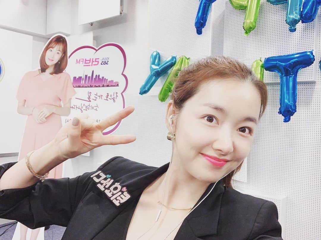 ソ・イヒョンさんのインスタグラム写真 - (ソ・イヒョンInstagram)「1주년 오늘은 첫방했던날💕. 쏘디로살았던 일년 행복했어용. 감사합니다. #집으로가는길#103.5#선곡맛집」9月10日 18時10分 - ssoyang84