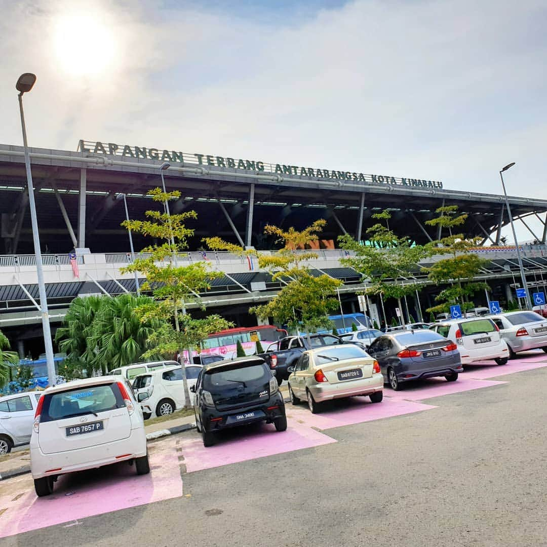 桿子 Drumstickのインスタグラム：「沙巴真的很舒服，適合渡假的地方XD  #malaysia #sabah #airport #travel #沙巴 #vacation #kotakinabalu #亞庇」