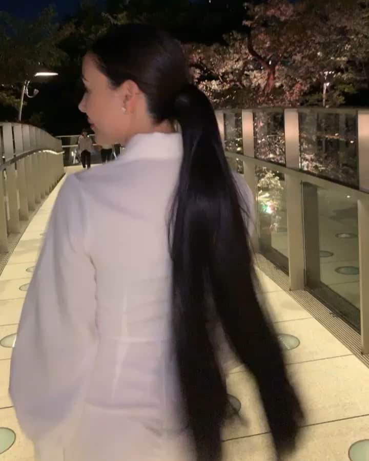 エレナ・アレジ・後藤のインスタグラム：「migraine ponytail」