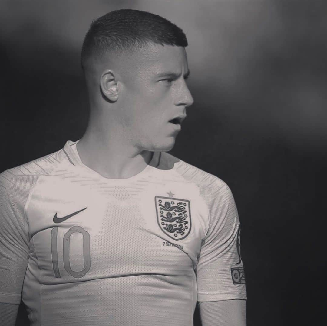 ロス・バークリーさんのインスタグラム写真 - (ロス・バークリーInstagram)「Game day. 🦁🙌🏻」9月10日 18時37分 - rossbarkley