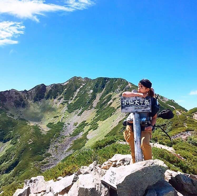 登山*トレッキング*アウトドア『.HYAKKEI』さんのインスタグラム写真 - (登山*トレッキング*アウトドア『.HYAKKEI』Instagram)「スカッと晴れた空と美しいカール。夏山らしいさわやかな一枚です！ ・ photo by @reiko_t.yama ・ ・ あなたの山の思い出picを#hyakkeime で投稿してください！みんなで素敵なお山ギャラリーをつくりましょー！﻿ ・﻿ ・﻿ ・﻿ #登山好きな人と繋がりたい #登山 #山登り #山歩き #山ガール #登山女子 #山ボーイ #山バカ #landscape #絶景 #日本の絶景 #as_archive #vsco #reco_ig #光と影 #広角 #青空 #sky #自然美 #稜線歩き #テント泊 #夏山 #南アルプス #仙丈ヶ岳」9月10日 18時45分 - hyakkei_me