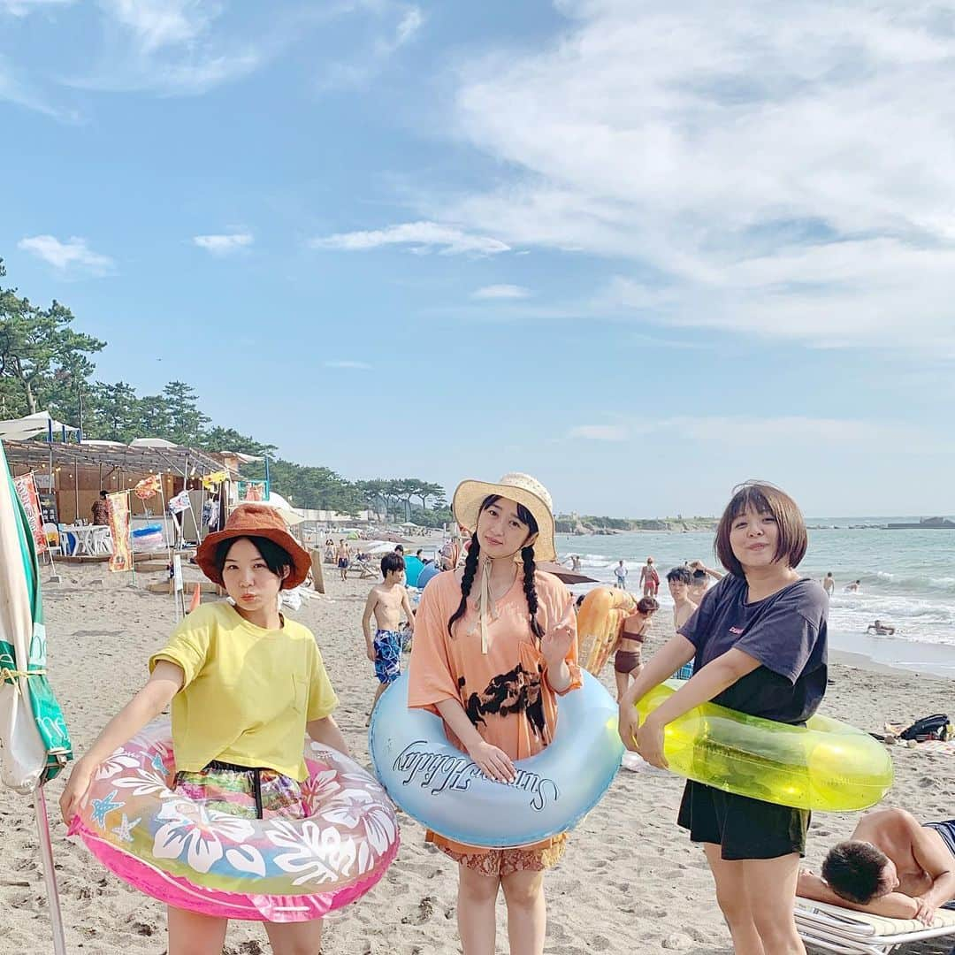 光永さんのインスタグラム写真 - (光永Instagram)「夏の思い出。 山田愛実と小川暖奈と(福田麻貴は風邪で欠席😭)海行けました。 みんな終日休みというスケジュールが合うなんて奇跡。 主婦のような格好でスパルタで泳ぎ🏊‍♂️、海の家で贅沢して🏝、かき氷も食べて🍧、帰りは横浜で中華食べ放題🥟🥠帰宅後爆寝。最高。 . . #一色海岸 #逗子 #葉山 #海水浴 #2019夏 #TEAMBANANA山田 #スパイク小川 #光永」9月10日 18時48分 - hinata_official__