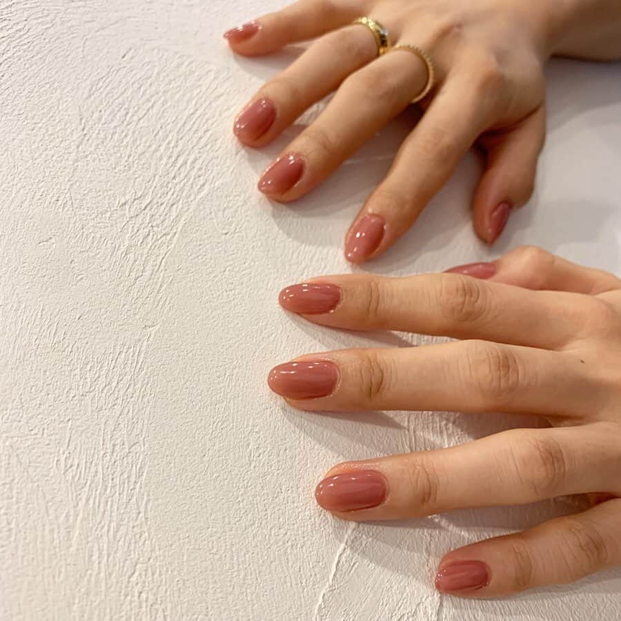 のインスタグラム：「今月のネイルはピンク色💅🌷 肌の色に合わせて、手が綺麗に見えるよう オリジナルピンクカラー作ってくれました☺️ #さきぽネイル  可愛いネイルを毎月して頂いてるので 数ヶ月前のネイル、月ごとに遡ってみた🥰 ...まるでアート！！🎨 感動！  いつもありがとうございます🙏  #epicabyrucca#epica#nail#nailart#pinknail#autumnnails#gelnail#2019aw#2019ss#memories #ネイル#ニュアンスネイル#大阪ネイル#心斎橋ネイル#オリジナルネイル#ネイル総集編」