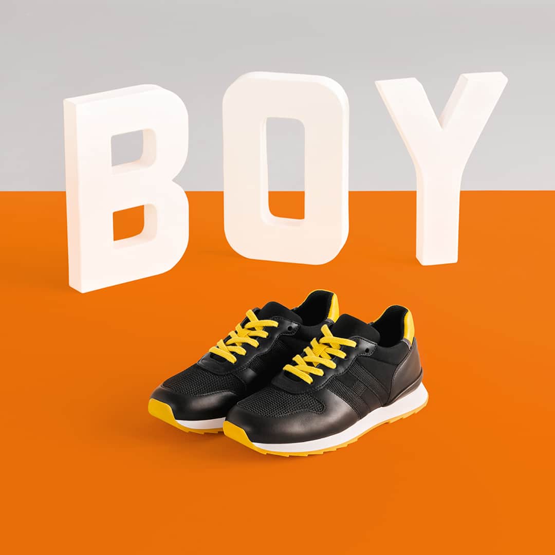ホーガンさんのインスタグラム写真 - (ホーガンInstagram)「Right to style with the #HoganJunior #AW1920 collection Shop #HoganSneakers in HOGAN Boutiques」9月10日 19時00分 - hoganbrand