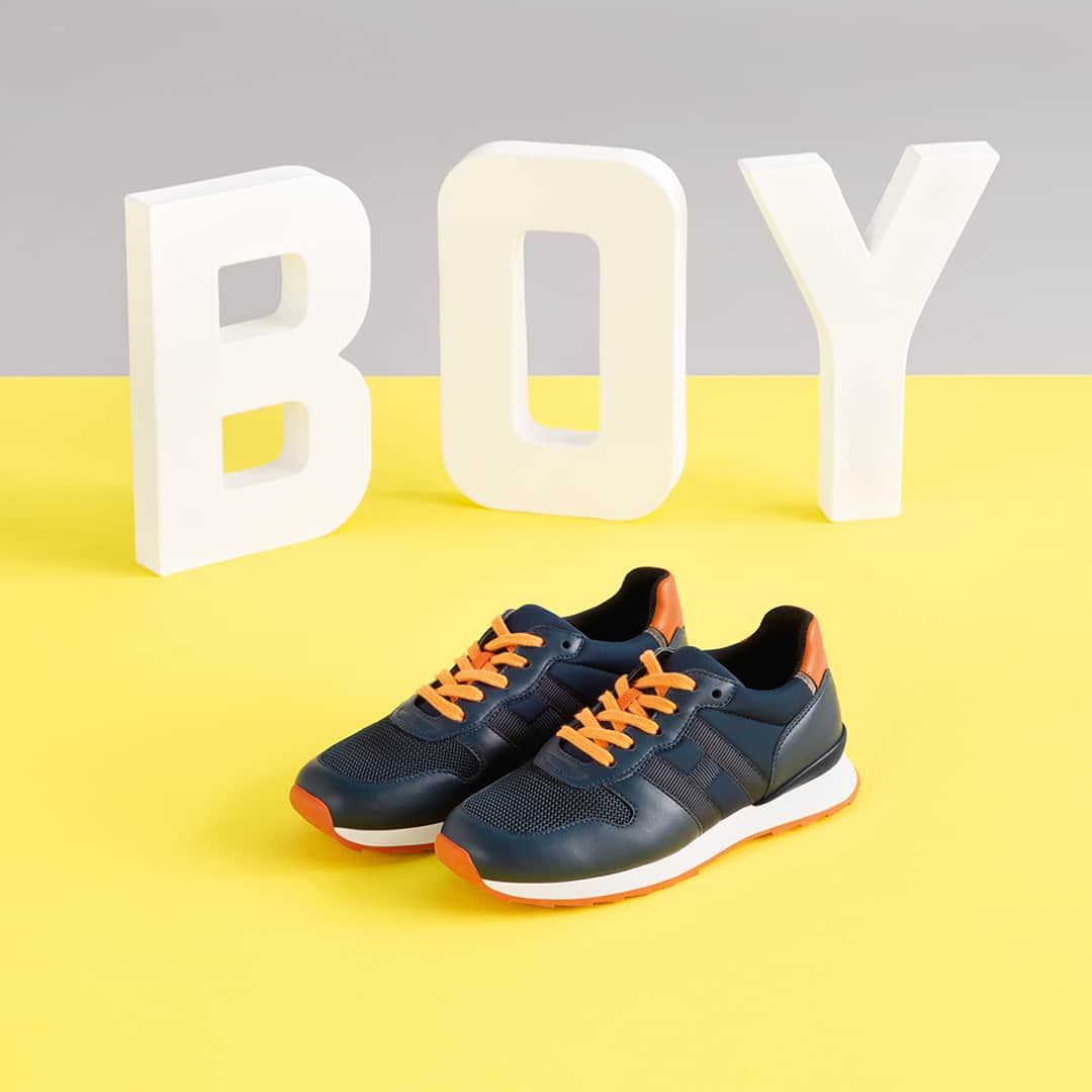 ホーガンさんのインスタグラム写真 - (ホーガンInstagram)「Right to style with the #HoganJunior #AW1920 collection Shop #HoganSneakers in HOGAN Boutiques」9月10日 19時00分 - hoganbrand
