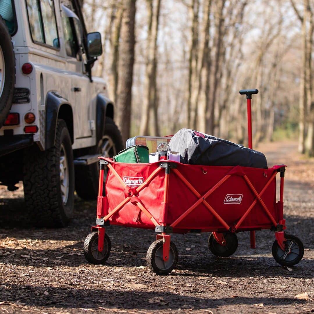 Coleman Japanのインスタグラム：「＼秋の運動会やレジャーに！／ 荷物を軽々移動できる「アウトドアワゴン」で快適に過ごそう！人気のコラボやシリーズのカラーが勢ぞろい♪ ・ ・ ・ #灯そうColeman #灯そうコールマン #灯そう #Coleman #コールマン #Tent #テント #Camp #キャンプ #Outdoor #アウトドア #アウトドアワゴン #運動会」