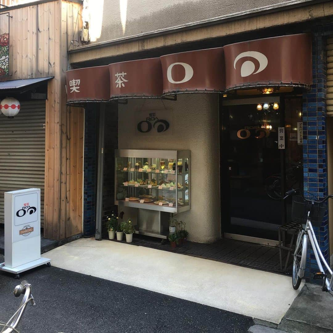 能町みね子さんのインスタグラム写真 - (能町みね子Instagram)「#喫茶メモ 大阪河原町 ロア/ ミルクセーキあり/ かわいいかわいい、とにかくめちゃくちゃかわいいロア。マスターも「なんでもおいしいやろ」って言ってくれてかわいい」9月10日 19時05分 - nmcmnc