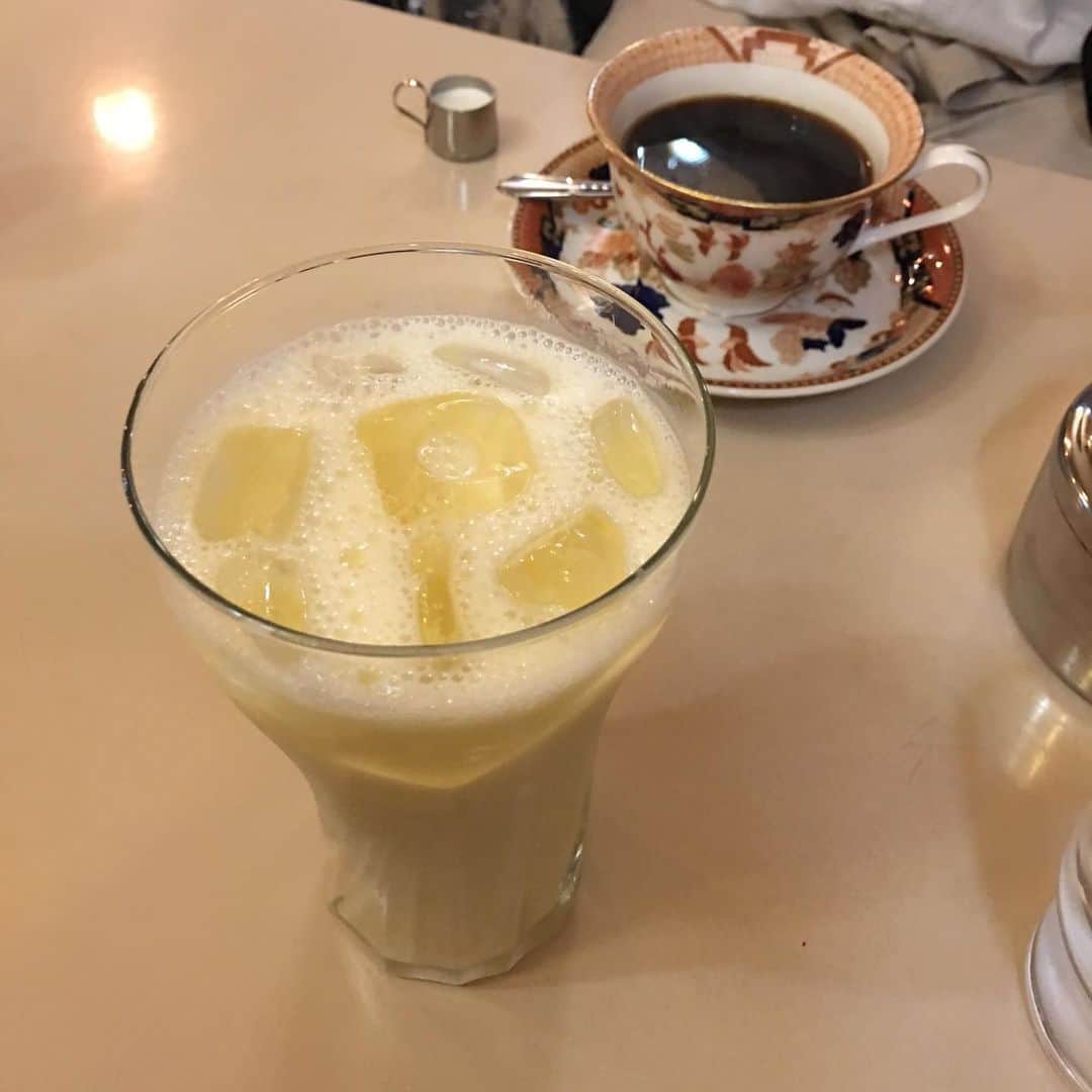 能町みね子さんのインスタグラム写真 - (能町みね子Instagram)「#喫茶メモ 大阪河原町 ロア/ ミルクセーキあり/ かわいいかわいい、とにかくめちゃくちゃかわいいロア。マスターも「なんでもおいしいやろ」って言ってくれてかわいい」9月10日 19時05分 - nmcmnc