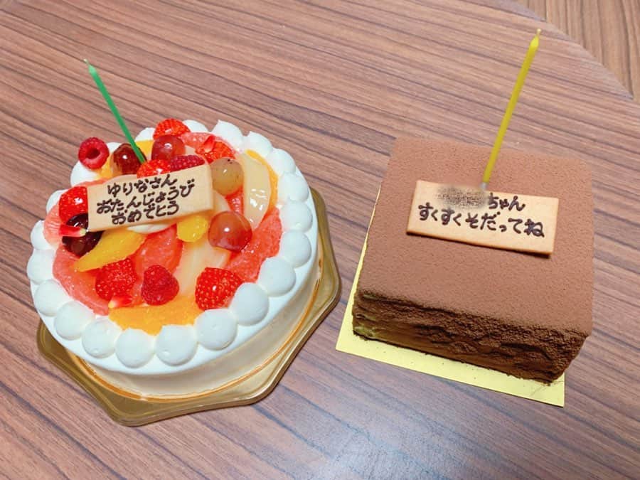 のインスタグラム：「9月4日 . 32歳の誕生日でしたっ🎂 （ストーリーで最初31歳の誕生日って書いてあわてて消したのは内緒🤫）←妹につっこまれた😂笑 . . 母になって初めての誕生日🎂 . . ツイッターにも書いたけれど、  あの痛みに耐え、この寝不足に打ち勝ち、愛情いっぱいここまで私を育ててくれた母に心から感謝しています .  今の私の幸せは母が産んでくれたから、そして育ててくれた両親、支えてくれた全ての皆さんがいたから。 .  とにかくみんなにありがとうと伝えたい！  ありがとう🥰 . . 大好きな祖母に我が子を抱っこしたもらえたのも最高に幸せだった…✨ . . 夢が叶った幸せな誕生日でした🎂💓 ケーキ2種類食べられてハッピー🤤🐷 . . . . . #誕生日ケーキ #パティスリーミルグレイ #cake #yunnaログ #日進ケーキ #大好きなケーキ #新米ママ」