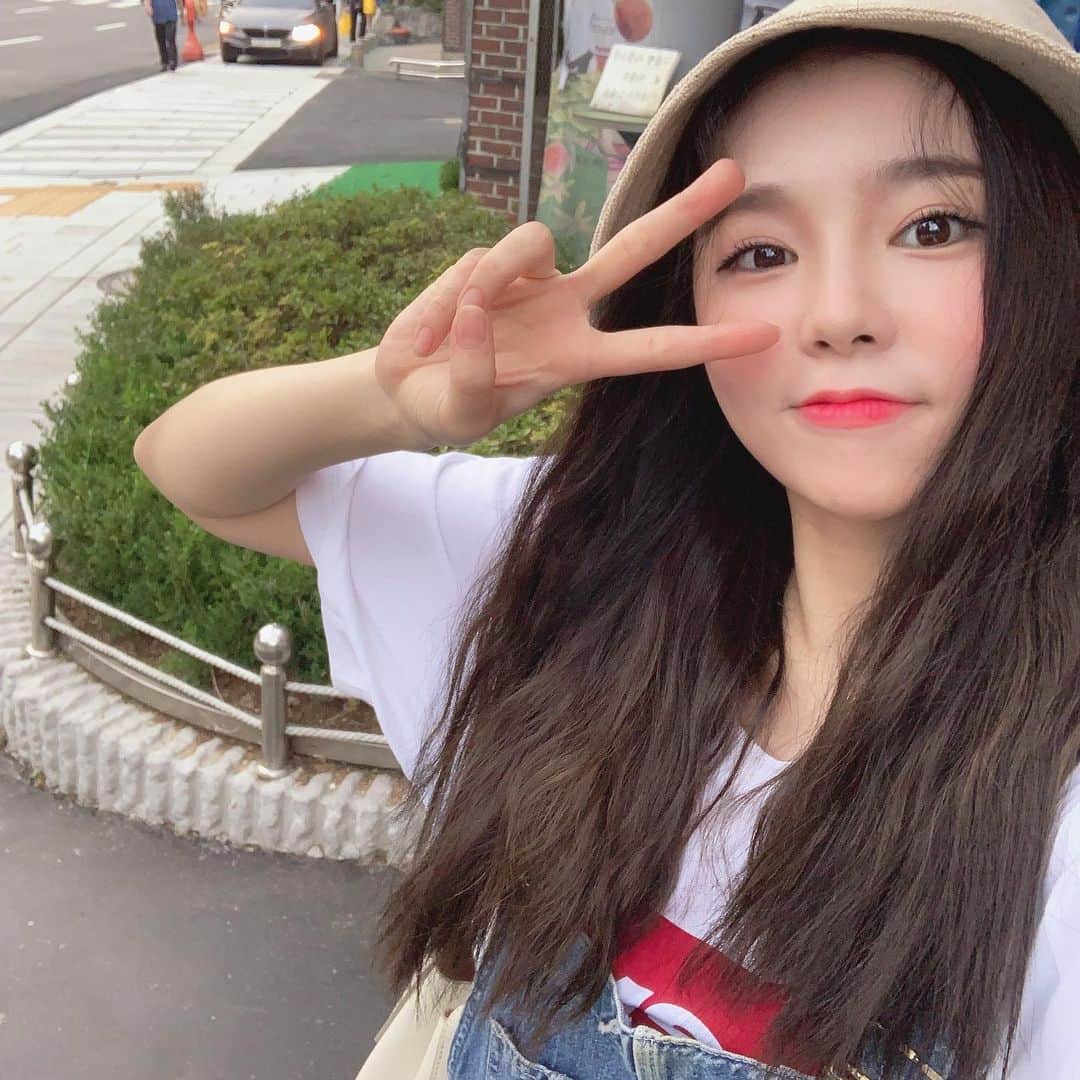 ソヨンのインスタグラム：「오랜만에 셀카V_」