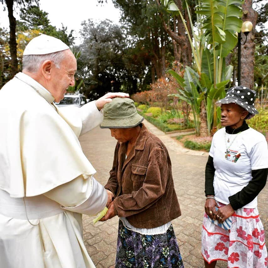 フランシスコ（ローマ教皇）さんのインスタグラム写真 - (フランシスコ（ローマ教皇）Instagram)「#ApostolicJourney #Mauritius #ViaggioApostolico #Maurizio #VoyageApostolique #Maurice #ViagemApostólica #Maurício #ViajeApostólico #Mauricio #ApostolischeReise #PodróżApostolska」9月10日 19時25分 - franciscus