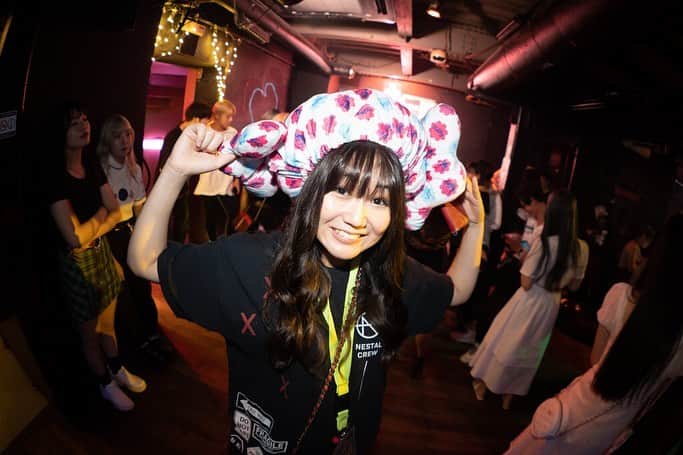 のインスタグラム：「みるきーおばさん🍬🍭 みんな大好きやでー💓 📸 @banno . . . #ネスタル #渋谷ネスタル #ネスタルクルー #nestal #藤田早希 #バックアップ #役者 #女優 #俳優 #マルチタレント #タレント #モデル #ダンサー #コレオグラファー #sakifujita #さきちょり #newgatetokyo #東京 #渋谷 #ニューゲートトーキョー . . .」