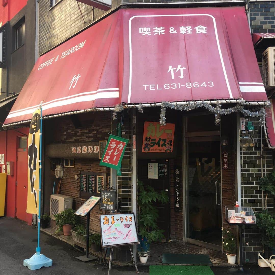 能町みね子さんのインスタグラム写真 - (能町みね子Instagram)「#喫茶メモ 大阪日本橋筋 竹/ ミルクセーキなし/ 二階吹き抜け構造、テントといい、なにもかもすばらしい竹。店名もすばらしい。ママさんと息子さん(2代目)。先代がデザインしたそうです。ほれぼれする建築」9月10日 19時31分 - nmcmnc