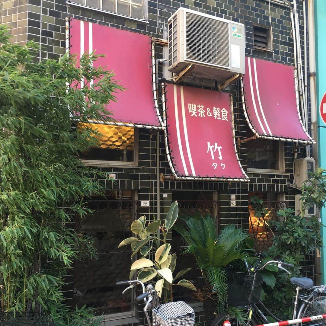 能町みね子さんのインスタグラム写真 - (能町みね子Instagram)「#喫茶メモ 大阪日本橋筋 竹/ ミルクセーキなし/ 二階吹き抜け構造、テントといい、なにもかもすばらしい竹。店名もすばらしい。ママさんと息子さん(2代目)。先代がデザインしたそうです。ほれぼれする建築」9月10日 19時31分 - nmcmnc