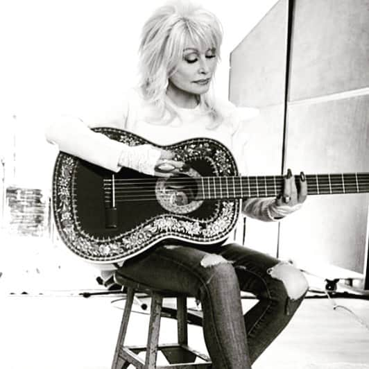 ナイル・ロジャースさんのインスタグラム写真 - (ナイル・ロジャースInstagram)「‪Legendary singer, songwriter, multi-instrumentalist @DollyParton is our 2019 Mattie J.T. Stepanek Peacemaker Honoree @wearefamilyfdtn ‪And iconic, fashion royalty, @jpgaultierofficial will be our 2019 Humanitarian Award recipient in #NYC.‬ On Nov, 5, 2019 It’s time to FREAK OUT!‬ Tickets:‬ http://www.wearefamilyfoundation.org/2019-waff-annual-celebration‬ ‪#WeAreFamily‬」9月10日 19時31分 - nilerodgers