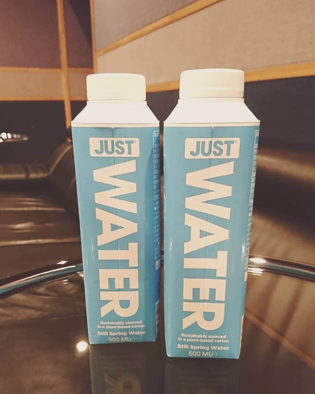 西国原礼子さんのインスタグラム写真 - (西国原礼子Instagram)「JUST WATERを飲みながらREC🎤♪ #justwater #セブンイレブン」9月10日 19時43分 - rachel_thousand