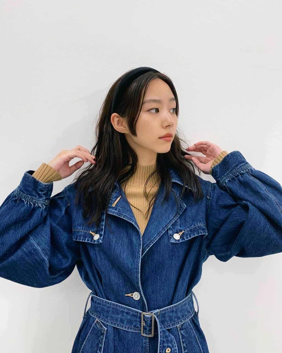 Shiho Sasakiのインスタグラム：「昨日のinsta live🎤 ご視聴頂きありがとうございました🙏 liveで着用していたdenim coatは 9/12発売、新宿ルミネエスト店限定アイテムです👖 限定商品につき、数に限りがございますのでお早めにどうぞ👏 #MOUSSY#MOUSSYSNAP#instalive」