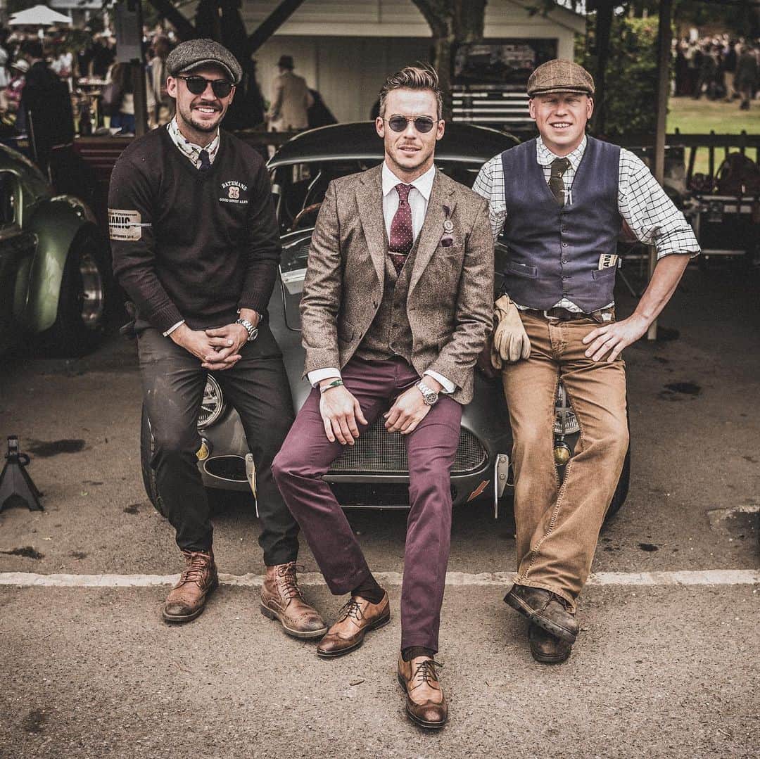 のインスタグラム：「My favorite event of the year is coming up! The @goodwoodrevival ! Who’s coming? I’ll be there racing a AC Cobra in the TT race, a Ferrari 250 SWB in the Kinrara Trophy and a Ford Zodiac in the St Marys trophy! But mostly I’ll have fun!」