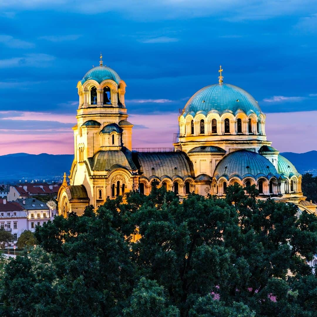 ルフトハンザさんのインスタグラム写真 - (ルフトハンザInstagram)「A breathtaking view at any time of the day. The magnificent domes of the Alexander Nevsky Cathedral are among Sofia’s most famous landmarks. #Lufthansa #CityOfTheMonth #Sofia」9月10日 20時01分 - lufthansa