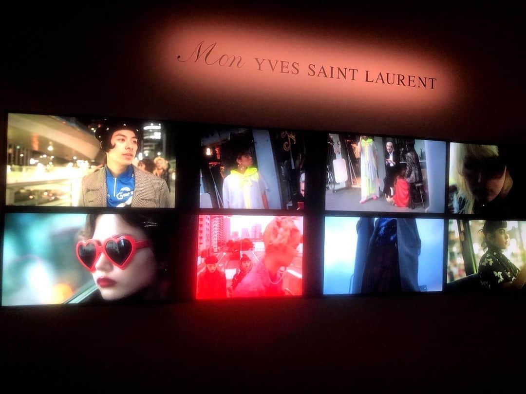 理絵さんのインスタグラム写真 - (理絵Instagram)「Mon YVES SAINT LAURENT→1〜6枚目  イヴ・サンローランのヴィンテージで“不変のエレガンス” と“未来を感じさせるファッション” を表現した展覧会  ポーラミュージアムアネックス9月16日まで  遠藤 薫展→7〜9枚目  資生堂ギャラリー9月22日まで  用事があり銀座に出てきたのですが そういえば最近アート関係なんにも観てないと気づき  1番近くにあったポーラミュージアムアネックスへ寄ってみました  さすがイヴ・サンローランお洒落な来場者が多かったような気がします  ついでに資生堂ギャラリーへも行こうか迷い…暑いし体力的にどうしようと考えながら歩いていたら資生堂ギャラリーへ到着しました  暑さで疲労困ぱいな感じになり内容を理解する思考が停止しすぐに出てきてしまった  帰りに銀座の交差点で信号待ちをしていると話し声はたくさん聞こえてくるのに日本語が全く聞こえず  私はどこの国にいるのだろうと不安になりながら銀座をあとにしました  #polamuseumannex #ポーラミュージアムアネックス #イヴサンローラン #ysl #yvessaintlaurent #museum #ギャラリー #資生堂ギャラリー #shiseidogallery #理絵アート #rie_love_art」9月10日 19時54分 - ____rie____