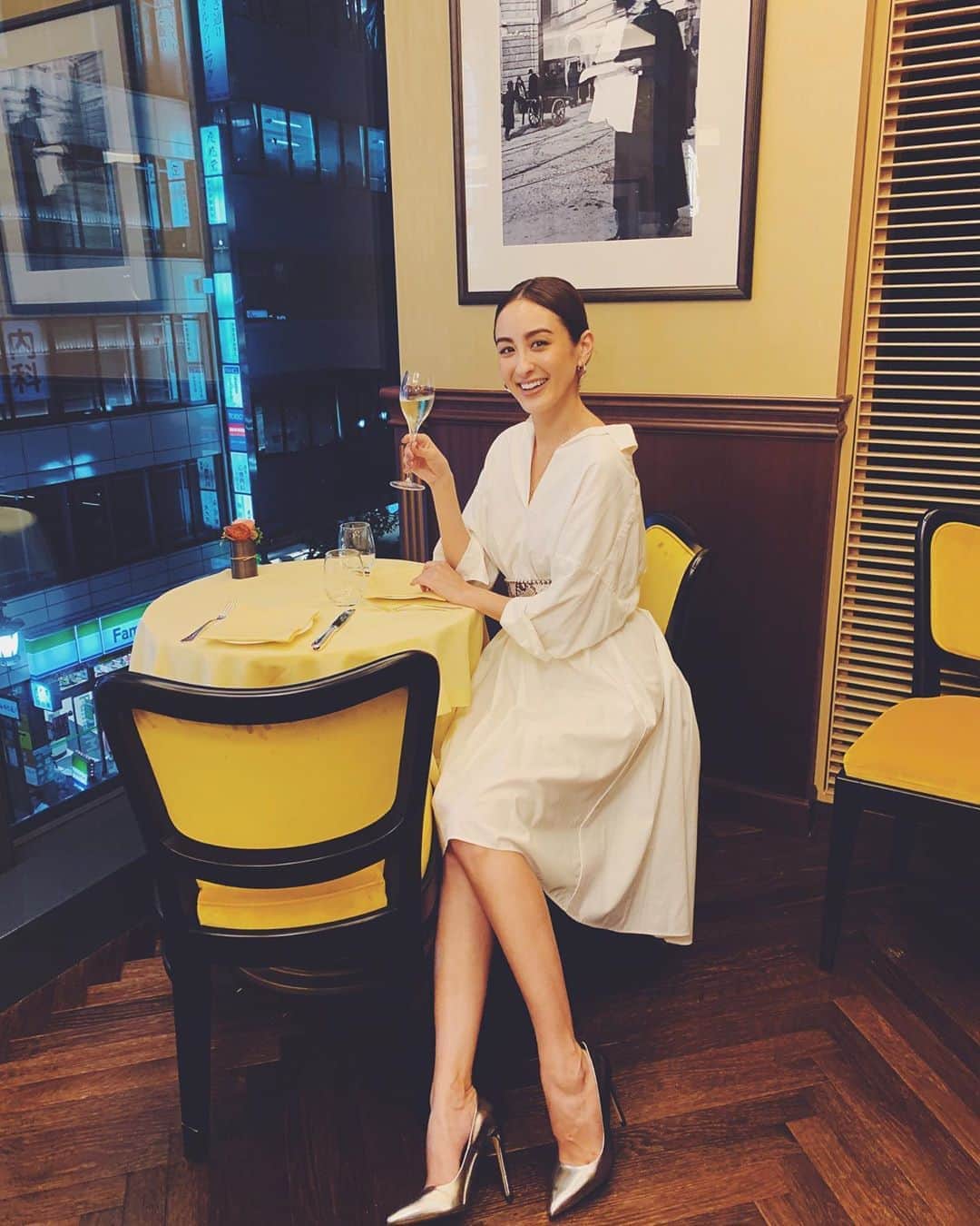 オードリー亜谷香のインスタグラム：「Ginza Nights at the newly opened @cafecovajapan #covajapan #covamilano ✨」