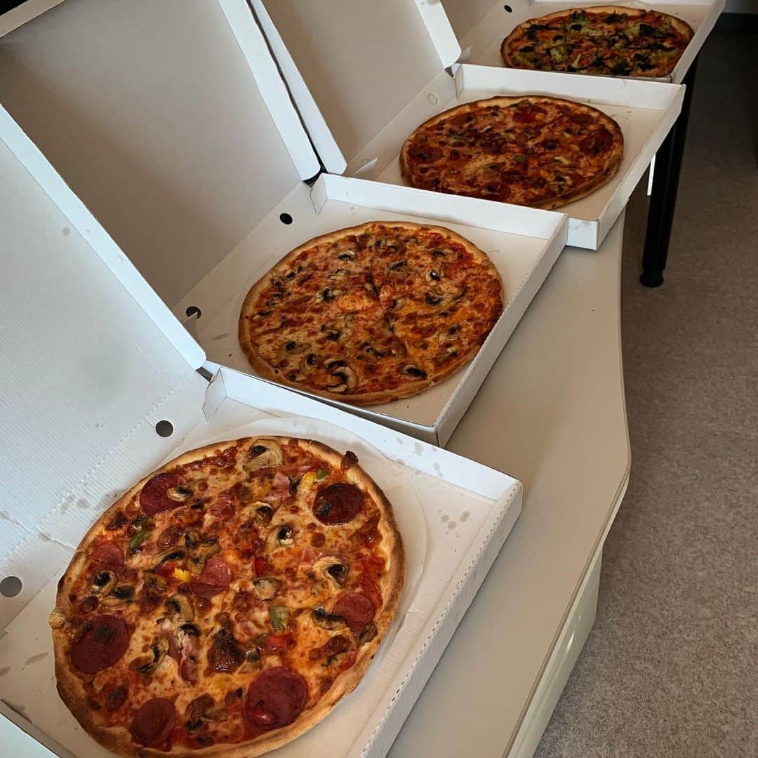 大嶋和也さんのインスタグラム写真 - (大嶋和也Instagram)「ランチはpizza^ ^ 午後も頑張りまーす！」9月10日 20時10分 - kazuya_oshima