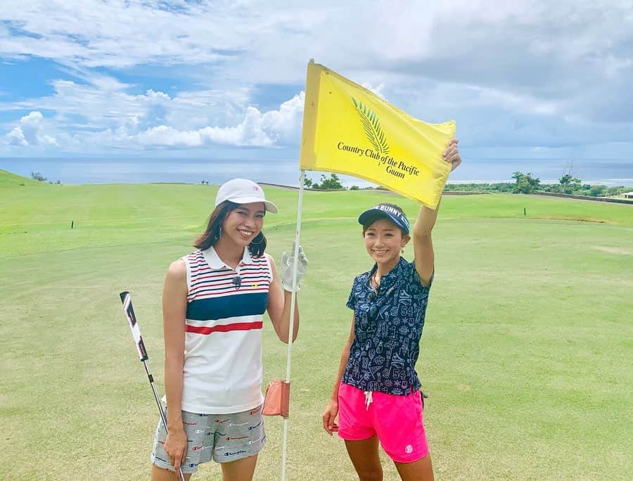 のインスタグラム：「❤️ 先日、ゴルフ番組のロケで グアムに行ってきました🇬🇺✨ * 大好きなさやかちゃんと😘、 罰ゲームありのゴルフ対決を👻👻👻 最近、ゴルフ対決のお仕事が多くって、、 アマチュアの私はその日によって全然違うので 悔しい思いをすることが多い。。😭😂！ でも今まで競う経験なかったので、 毎回勉強になってるし自分の成長にも つながってる気がする🥺✨ * さぁ、今回の対決はいかに？！ オンエア是非観てください💜💛 * グアム、美味しいご飯いっぱいで楽しかったー😋❤ グアムのおすすめスポットも巡ってるよ☆ミ * BS-TBS 『ゴルラボTV』📺 9月21日(土)23:00-23:54  #yurigolf🦋 * * #golf#ゴルフ番組#ゴルフ対決#ラウンド対決 #ゴルフ女子#ゴルラボTV#golfswing#golfstagram #instaguam#guam#グアム旅行#グアム#guam旅行部」