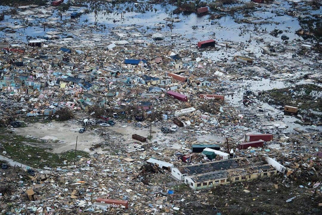 ガレス・ベイルさんのインスタグラム写真 - (ガレス・ベイルInstagram)「In the wake of #HurricaneDorian my heart goes out to everyone in the #Bahamas. So far over 18,000 children have been exposed to the impact. @UNICEF is working around the clock distributing lifesaving supplies to families in need. Help @unicef_uk reach children facing emergencies around the world by donating via the link in my bio.」9月10日 20時27分 - garethbale11