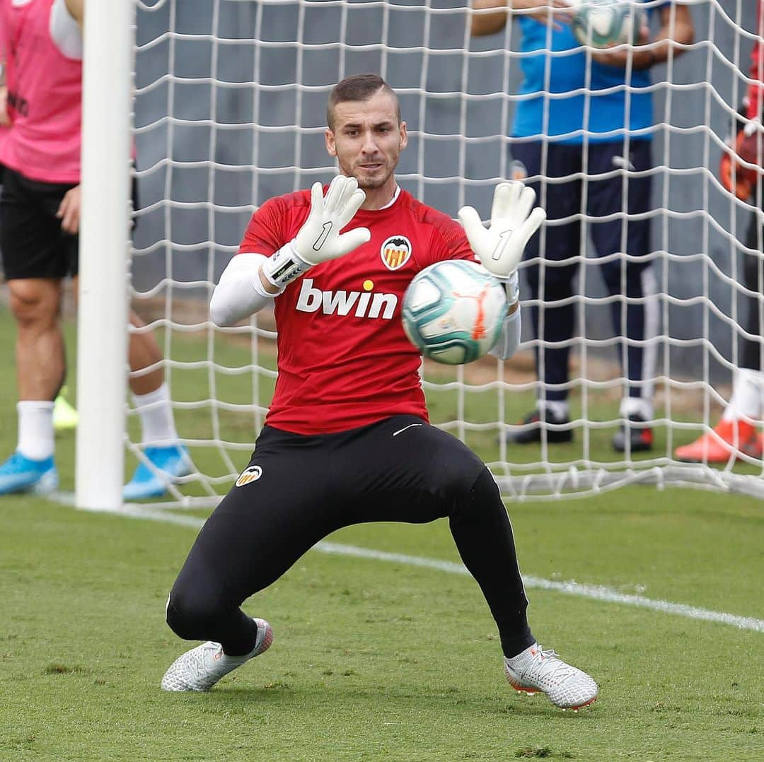 ジャウメ・ドメネクさんのインスタグラム写真 - (ジャウメ・ドメネクInstagram)「Work mode 👐👊 • • #amunt @valenciacf 🦇 #jaumedomenech」9月10日 20時45分 - jaudomenech