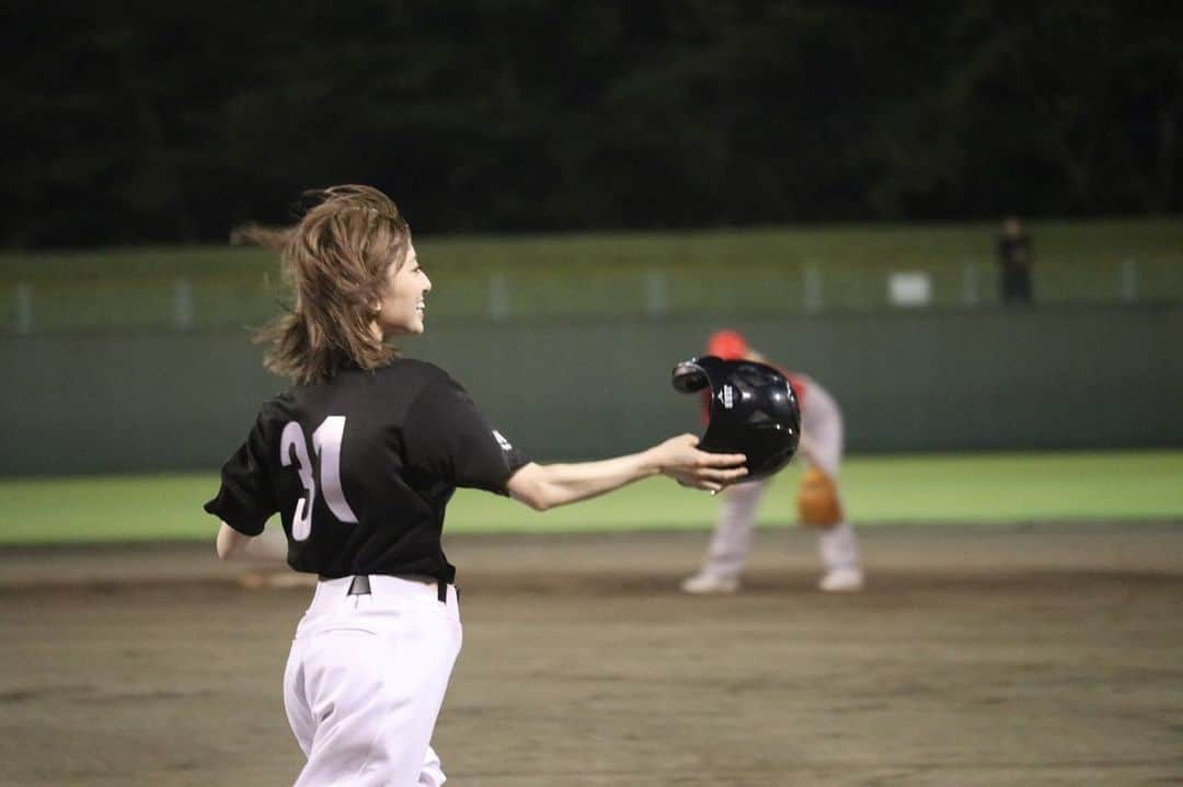 黒坂優香子さんのインスタグラム写真 - (黒坂優香子Instagram)「⚾️ ・ ・ わーいっ🙌 ・ ヒット打った時😆😆😆 二点入れられて良かったー！ めちゃめちゃ走りました！！ ・ ・ #風とロック芋煮会 #芋野球 #ヒット打ってわーいってしてるところ」9月10日 20時42分 - yukakokurosaka0606