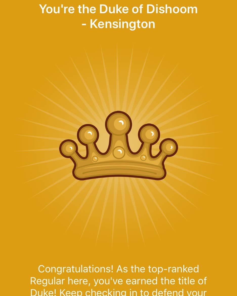 ジム・アドキンスのインスタグラム：「How far down the line am I for the crown? Me being the duke of dishoom Kensington on Yelp and all?」