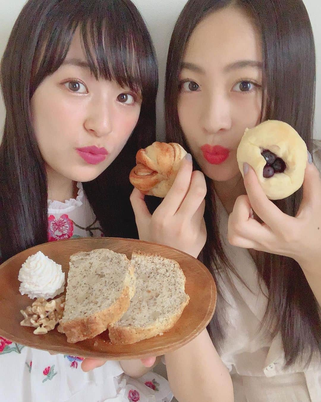 moca さんのインスタグラム写真 - (moca Instagram)「みうとパン作り🍞🥐🥯﻿ ﻿ 時間すぎるのあっという間で辛い…💭﻿ お腹痛くなるくらい笑ったし﻿ ほんま楽しかったなあ😂💖💖﻿ ﻿ この後作ったパンたち載せるね！ ﻿ #bread🍞 #moca #miu  #パン作り #ホームベーカリー」9月10日 21時14分 - moca_lol