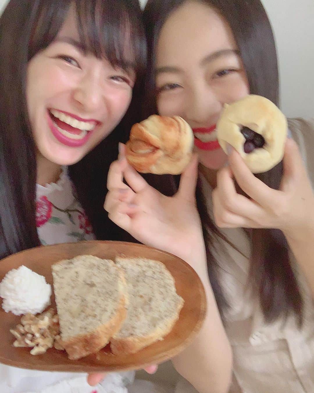 moca さんのインスタグラム写真 - (moca Instagram)「みうとパン作り🍞🥐🥯﻿ ﻿ 時間すぎるのあっという間で辛い…💭﻿ お腹痛くなるくらい笑ったし﻿ ほんま楽しかったなあ😂💖💖﻿ ﻿ この後作ったパンたち載せるね！ ﻿ #bread🍞 #moca #miu  #パン作り #ホームベーカリー」9月10日 21時14分 - moca_lol
