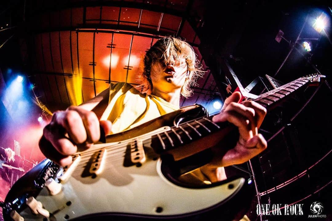 Julen Esteban-Pretelさんのインスタグラム写真 - (Julen Esteban-PretelInstagram)「@toru_10969 in Guadalajara during the Mexico leg of @oneokrockofficial’s “Eye of the Storm“ World Tour.  #oneokrock #julenphoto #TOURDREAMS  Shot with @nikonjp: Nikon D7100, Nikkor DX 10.5mm f/2.8, ISO3200, 10.5mm 1/320s at f/2.8, no flash #nikon #nikonjp #clubnikonjapan」9月10日 21時24分 - julenphoto