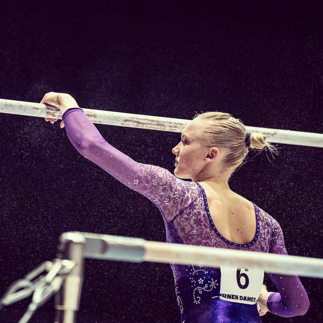 リーケ・ウェイファースのインスタグラム：「Niet lullen maar poetsen! 💪💜 We stomen ons klaar voor komend weekend! Laatste test voor het WK! 🔥Kom je ons aanmoedigen? ♡Tickets: Link in bio! Preparing for next weekend! Last test for Worlds! Let's get ready! 🔥」