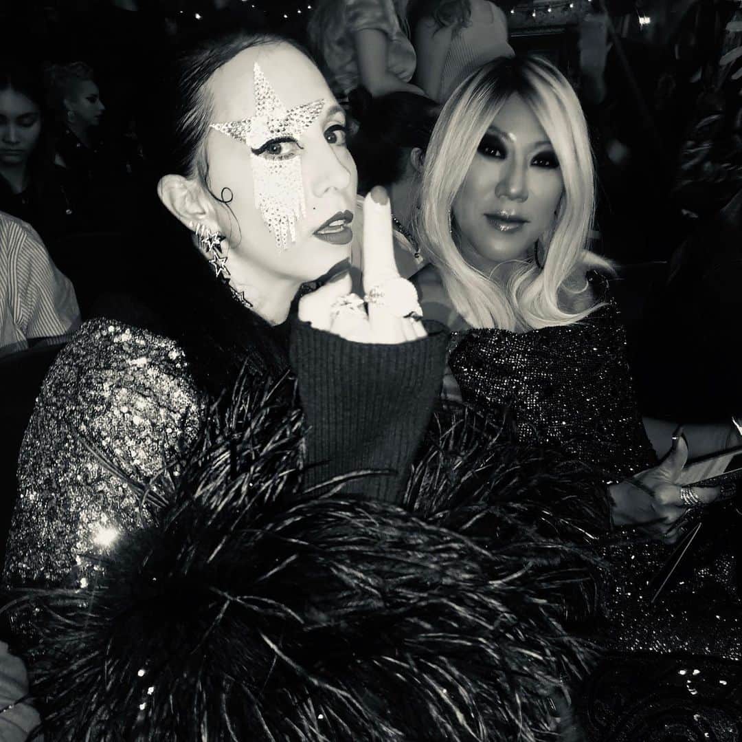 B. Akerlundさんのインスタグラム写真 - (B. AkerlundInstagram)「Had an amazing time last night at @theblondsny show with my gal pal @lynn_ban 💋💋😘💋💋photo:  by the master @stevenkleinstudio」9月10日 21時42分 - bcompleted