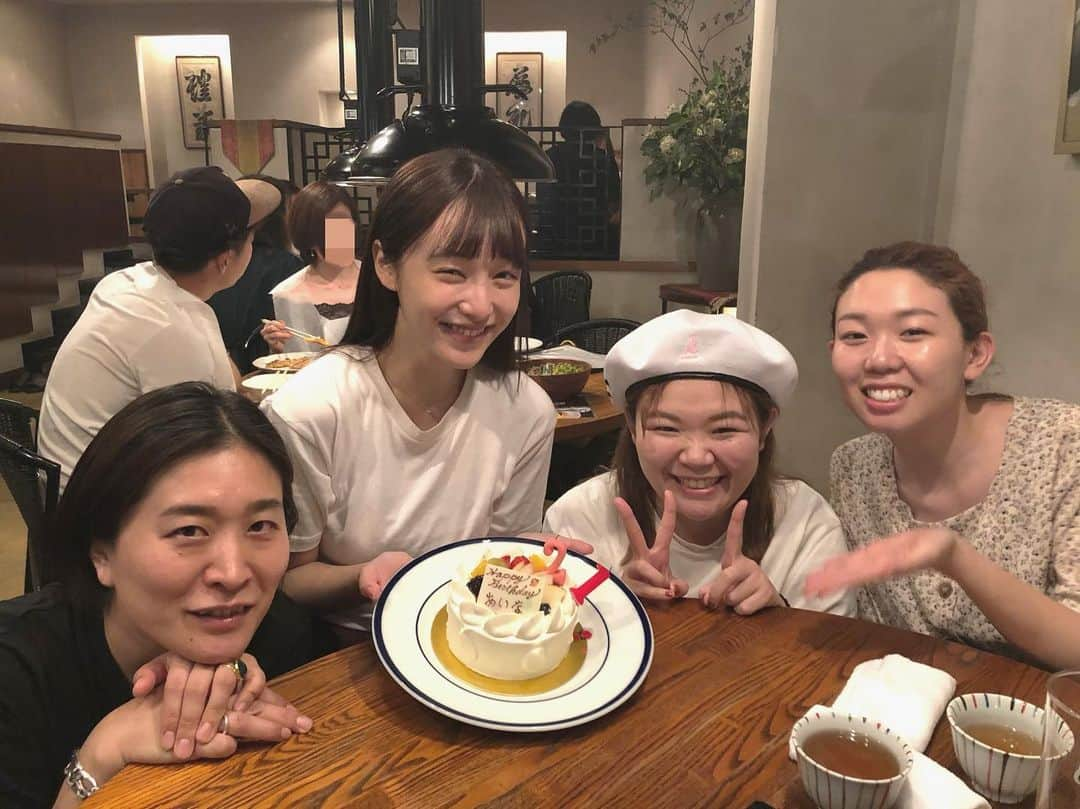 山田愛奈さんのインスタグラム写真 - (山田愛奈Instagram)「.  大好きな3人に囲まれて 嬉しいよお〜〜💕 一緒にお仕事はもちろん プライベートでも気兼ね無く いられる方々です⁽⁽ ◝(´꒵ `◍)◟」9月10日 21時42分 - aina_yama